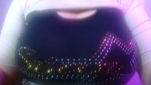 Snapshot of AnnyelinnaLove chatting on September 2025 01:42:01 AM AnnyelinnaLove online show from September 2025 01:42:01 AM