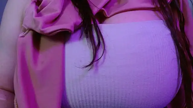 Snapshot of AnnyelinnaLove chatting on October 2025 05:38:02 AM AnnyelinnaLove online show from October 2025 05:38:02 AM