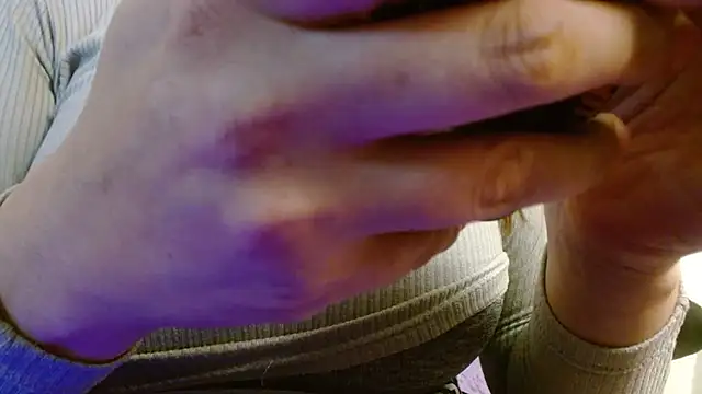 Snapshot of AnnyelinnaLove chatting on October 2025 05:17:02 AM AnnyelinnaLove online show from October 2025 05:17:02 AM