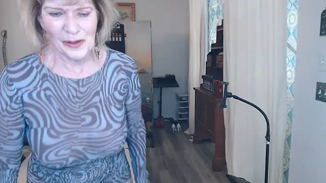 SindeeDix online show from May 2026 02:11:01 PM