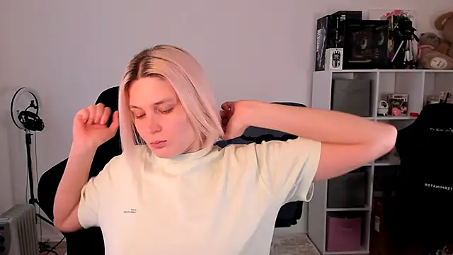 hotblonds online show from November 2025 11:10:01 AM