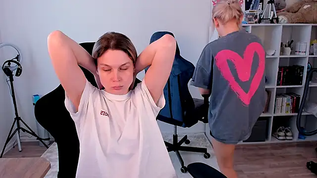 Snapshot of hotblonds chatting on February 2026 12:05:02 PM hotblonds online show from February 2026 12:05:02 PM