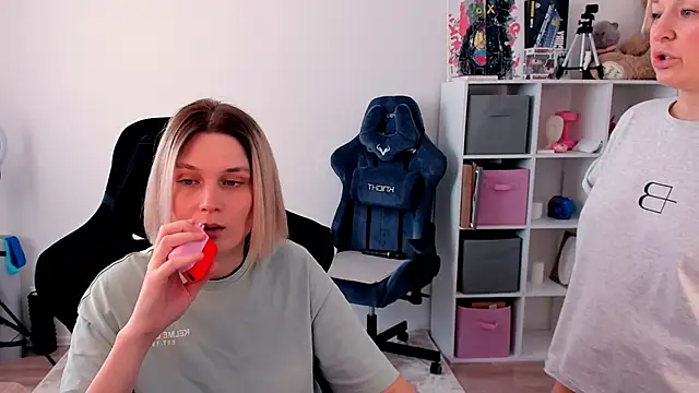 Snapshot of hotblonds chatting on March 2026 11:28:02 AM hotblonds online show from March 2026 11:28:02 AM