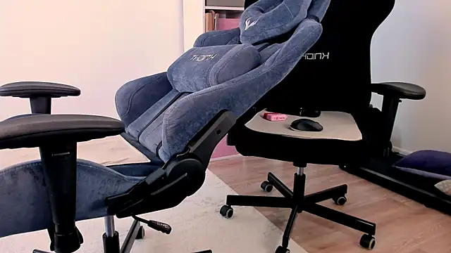 Snapshot of hotblonds chatting on April 2026 09:18:01 AM hotblonds online show from April 2026 09:18:01 AM