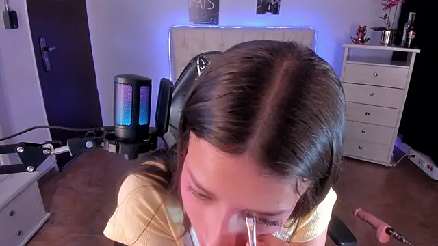 Amaia Daniells online show from February 2025 04:05:01 AM