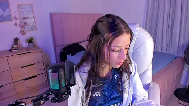 Amaia Daniells online show from March 2025 03:36:02 AM