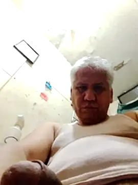 Snapshot of Momlover2022 chatting on April 2026 09:15:01 PM Momlover2022 online show from April 2026 09:15:01 PM