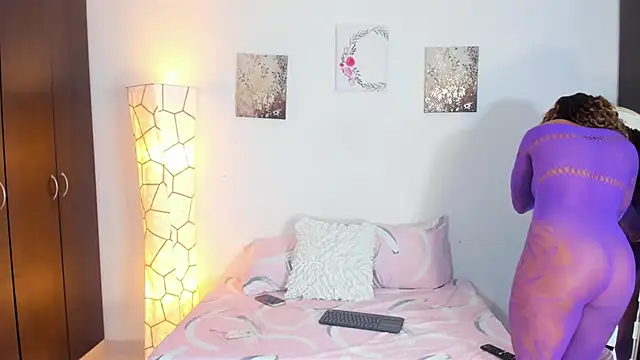 SarahCinnamon- online show from February 2026 07:07:01 PM