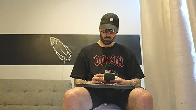 Snapshot of MattxFeet chatting on January 2026 05:18:02 PM MattxFeet online show from January 2026 05:18:02 PM