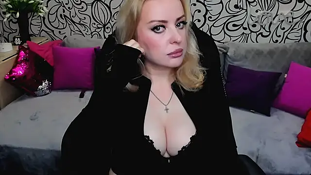 Hotdreamhere online show from December 2025 06:00:01 AM