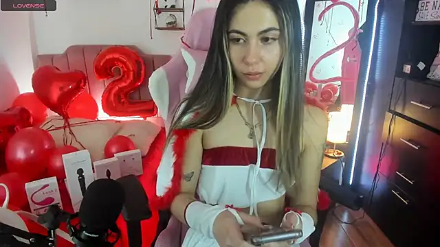 Snapshot of lilly_sweett chatting on December 2024 07:02:02 AM lilly sweett online show from December 2024 07:02:02 AM