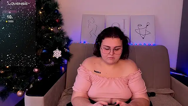 Snapshot of Curvy_Jane chatting on December 2024 05:20:01 AM Curvy Jane online show from December 2024 05:20:01 AM