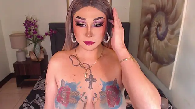 Snapshot of Transdomts4u chatting on December 2024 07:21:01 PM Transdomts4u online show from December 2024 07:21:01 PM