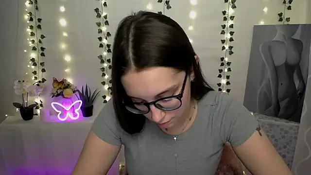 SweetPrincess  online show from February 2025 04:42:02 PM