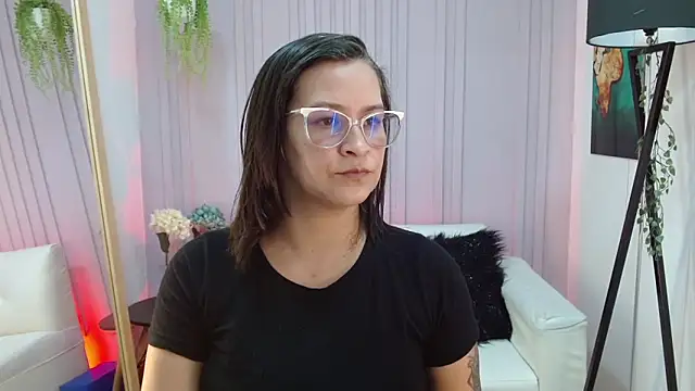 Britney taylor  online show from January 2025 05:44:01 PM