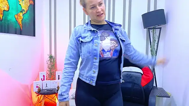 Britney taylor  online show from December 2025 09:08:02 PM