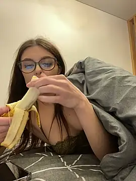 little belucci online show from January 2025 07:42:01 PM