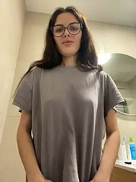 little belucci online show from February 2025 10:32:01 PM