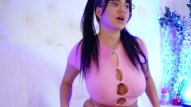 NadiaKeyss online show from June 2026 07:26:01 PM