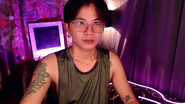 Snapshot of Sexy_Handsome_Drex chatting on December 2024 06:51:01 AM Sexy Handsome Drex online show from December 2024 06:51:01 AM