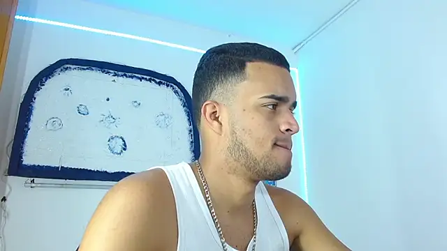 Snapshot of Bigcock_21cm_ chatting on December 2024 02:24:02 PM Bigcock 21cm online show from December 2024 02:24:02 PM