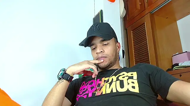 Snapshot of Bigcock_21cm_ chatting on February 2025 02:03:01 AM Bigcock 21cm online show from February 2025 02:03:01 AM