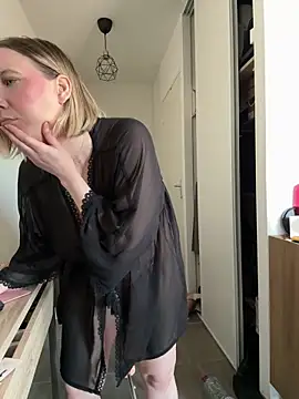 dollssfr online show from March 2025 11:38:02 AM