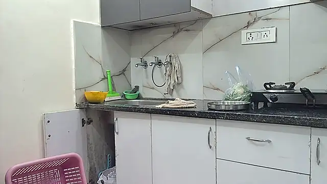 Snapshot of Zoya_Varma004 chatting on January 2025 02:22:02 AM Zoya Varma004 online show from January 2025 02:22:02 AM