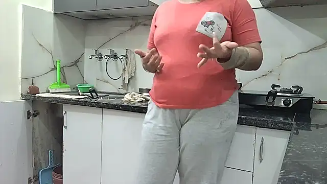 Snapshot of Zoya_Varma004 chatting on January 2025 07:49:02 AM Zoya Varma004 online show from January 2025 07:49:02 AM