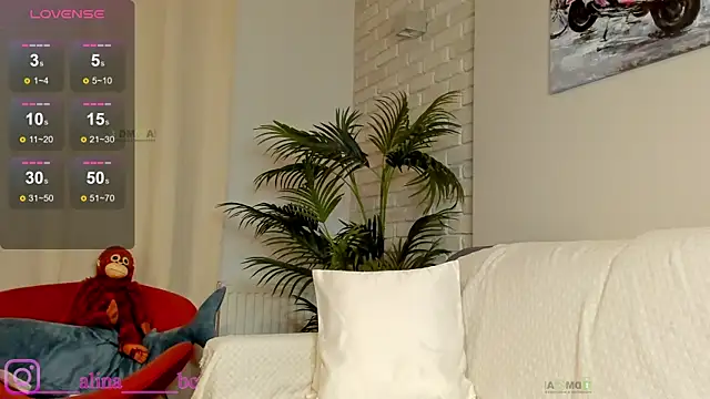 Miss--boo online show from March 2025 06:33:02 PM