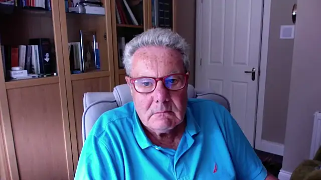 Snapshot of Oldpistolpete chatting on July 2026 01:17:02 PM Oldpistolpete online show from July 2026 01:17:02 PM