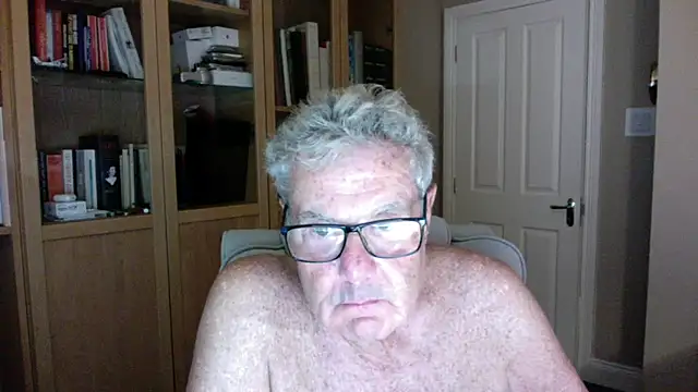 Snapshot of Oldpistolpete chatting on July 2026 09:21:02 PM Oldpistolpete online show from July 2026 09:21:02 PM