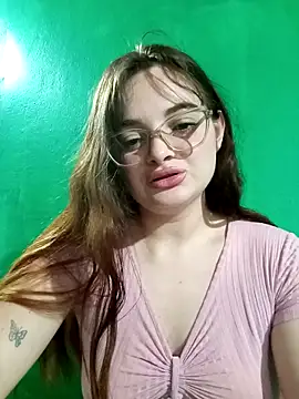 Snapshot of Emmacut chatting on November 2025 09:28:01 PM Emmacut online show from November 2025 09:28:01 PM