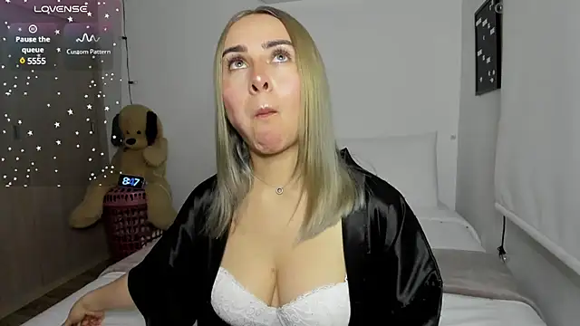 Snapshot of sophi_mooreno chatting on December 2024 01:47:02 AM sophi mooreno online show from December 2024 01:47:02 AM