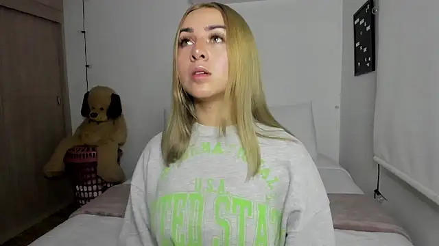 Snapshot of sophi_mooreno chatting on December 2024 02:26:01 AM sophi mooreno online show from December 2024 02:26:01 AM