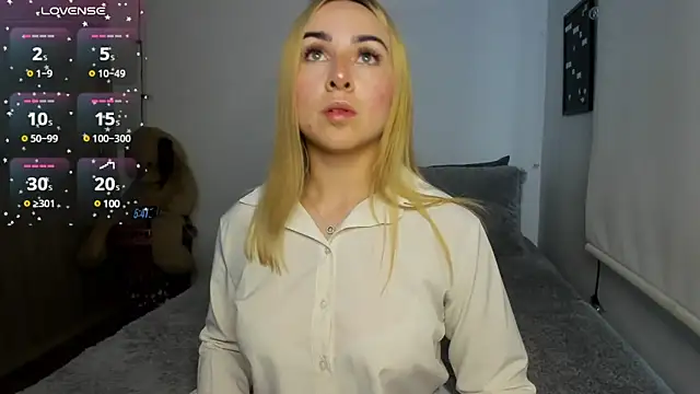 Snapshot of sophi_mooreno chatting on February 2025 10:42:02 PM sophi mooreno online show from February 2025 10:42:02 PM