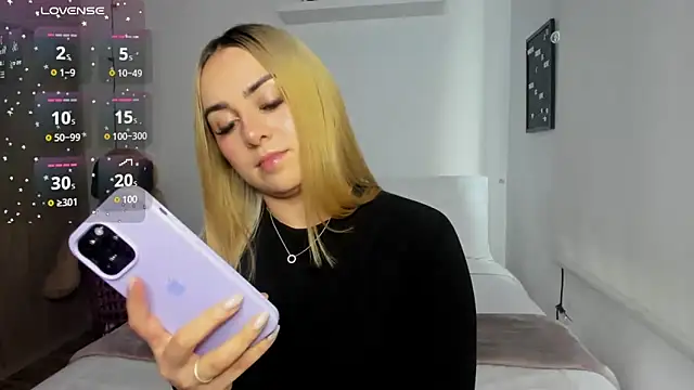 Snapshot of sophi_mooreno chatting on March 2025 10:02:02 PM sophi mooreno online show from March 2025 10:02:02 PM