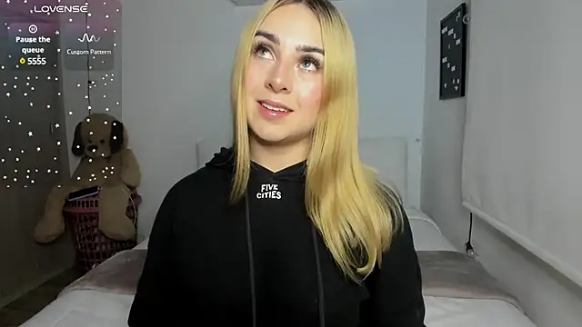 Snapshot of sophi_mooreno chatting on March 2025 12:53:01 AM sophi mooreno online show from March 2025 12:53:01 AM