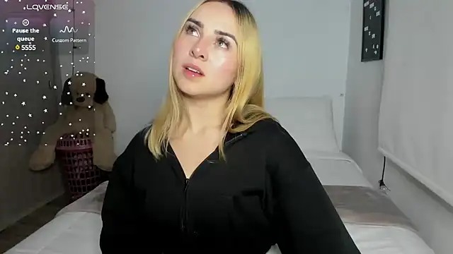 Snapshot of sophi_mooreno chatting on March 2025 02:27:01 AM sophi mooreno online show from March 2025 02:27:01 AM