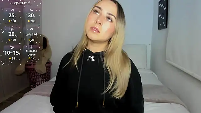 Snapshot of sophi_mooreno chatting on September 2025 12:32:01 AM sophi mooreno online show from September 2025 12:32:01 AM