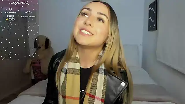 Snapshot of sophi_mooreno chatting on October 2025 11:51:02 PM sophi mooreno online show from October 2025 11:51:02 PM