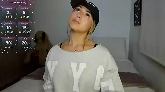 Snapshot of sophi_mooreno chatting on October 2025 11:29:02 PM sophi mooreno online show from October 2025 11:29:02 PM