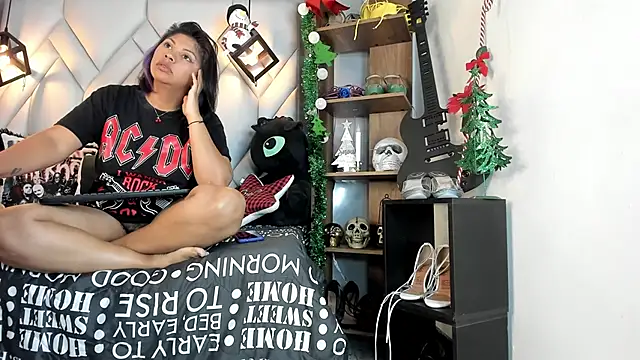 Snapshot of MirandaHaguen chatting on January 2025 12:55:02 AM MirandaHaguen online show from January 2025 12:55:02 AM