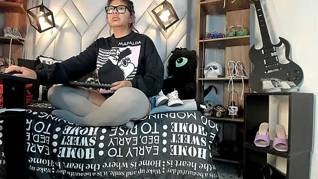 Snapshot of MirandaHaguen chatting on January 2025 01:01:01 PM MirandaHaguen online show from January 2025 01:01:01 PM