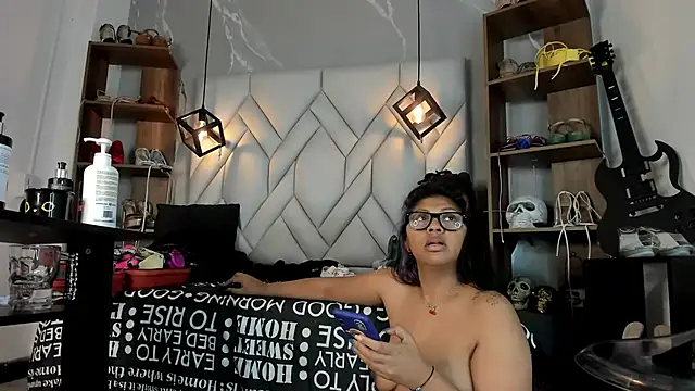 Snapshot of MirandaHaguen chatting on January 2025 07:15:01 PM MirandaHaguen online show from January 2025 07:15:01 PM