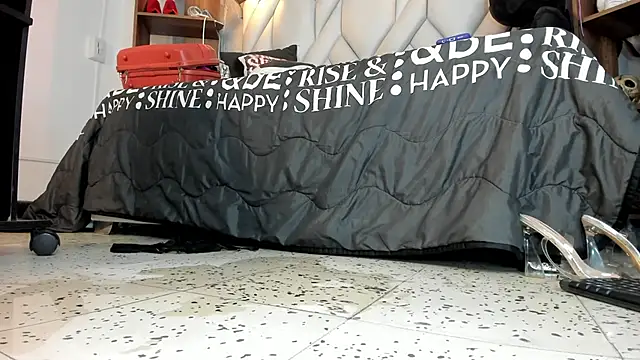 Snapshot of MirandaHaguen chatting on January 2025 03:48:02 AM MirandaHaguen online show from January 2025 03:48:02 AM