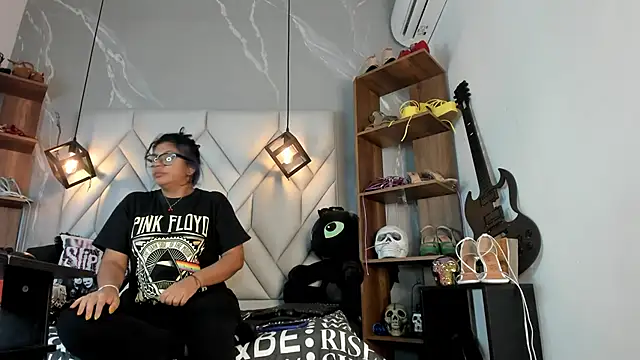 Snapshot of MirandaHaguen chatting on January 2025 03:52:02 AM MirandaHaguen online show from January 2025 03:52:02 AM