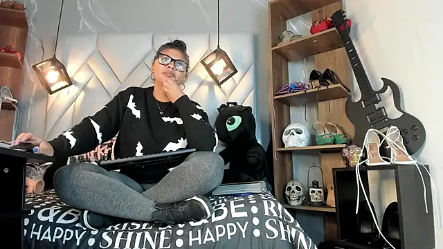 Snapshot of MirandaHaguen chatting on February 2025 01:03:02 PM MirandaHaguen online show from February 2025 01:03:02 PM