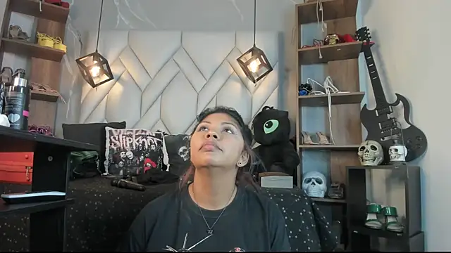 Snapshot of MirandaHaguen chatting on March 2025 04:02:02 AM MirandaHaguen online show from March 2025 04:02:02 AM