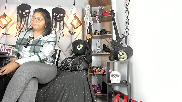 Snapshot of MirandaHaguen chatting on October 2025 01:21:01 PM MirandaHaguen online show from October 2025 01:21:01 PM